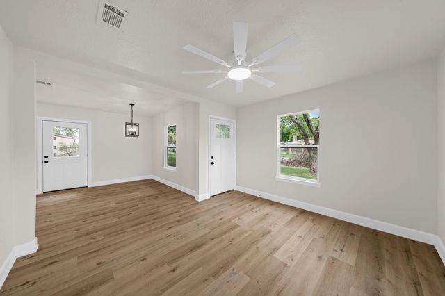213 W Homan Street, Baytown, TX 77520