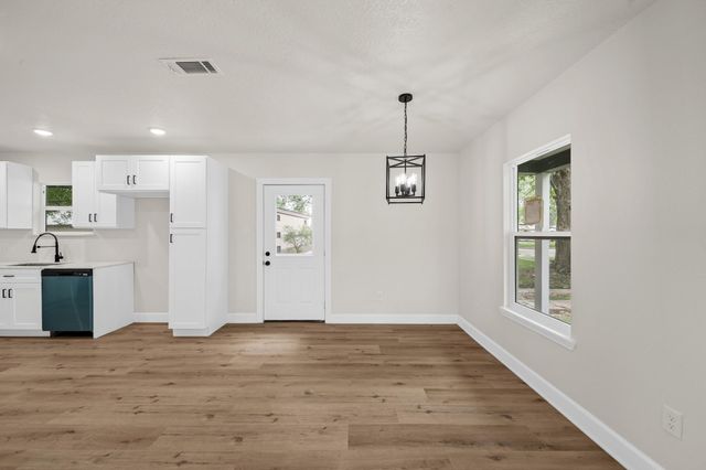 213 W Homan Street, Baytown, TX 77520