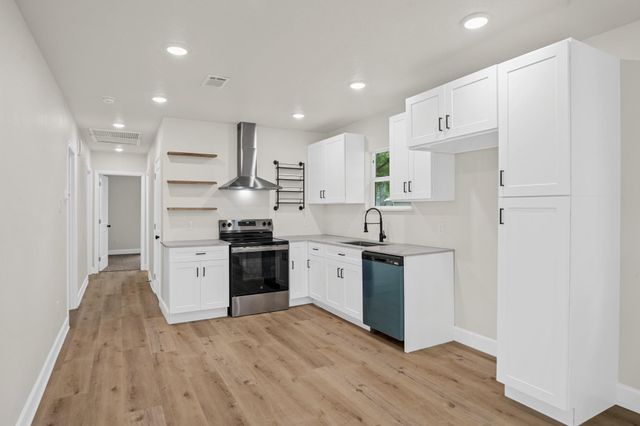 213 W Homan Street, Baytown, TX 77520