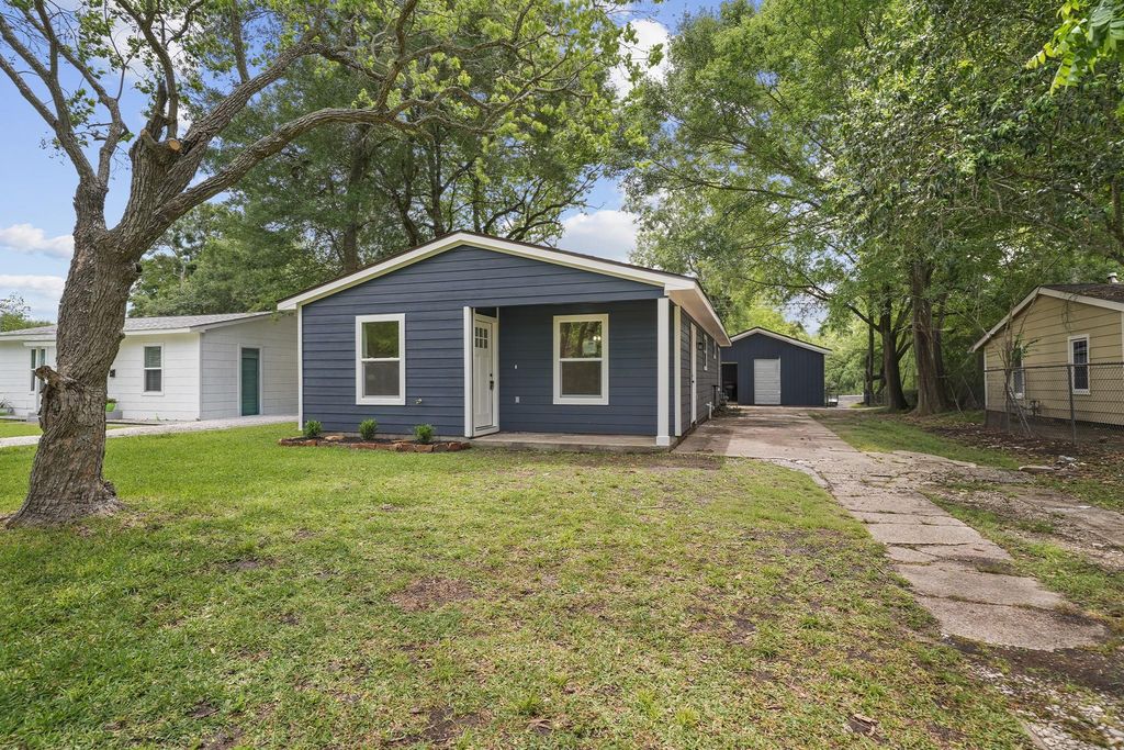 213 W Homan Street, Baytown, TX 77520
