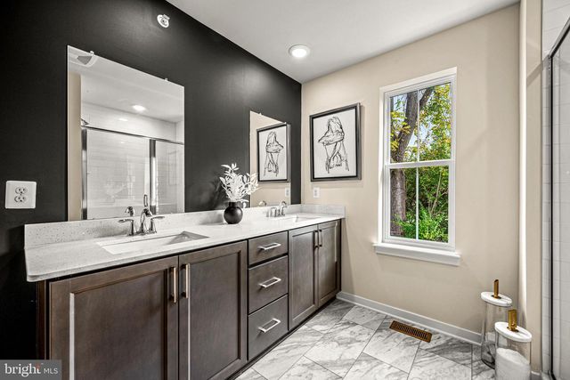 1 FOUR LEAF DR, Downingtown, PA 19335