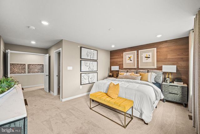 1 FOUR LEAF DR, Downingtown, PA 19335