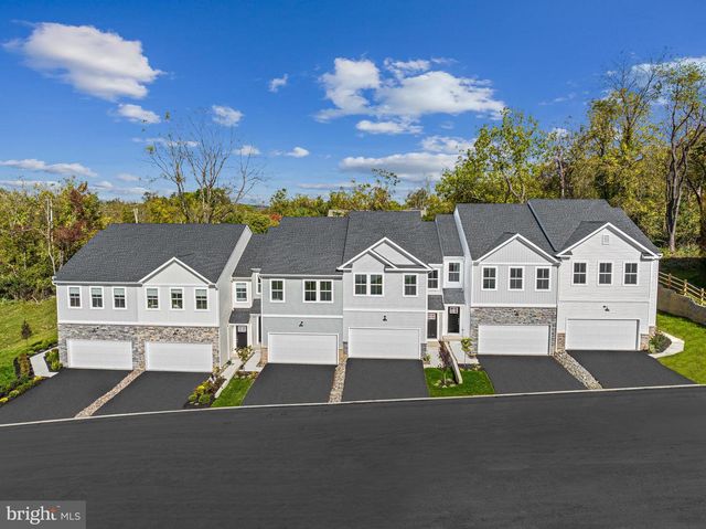 1 FOUR LEAF DR, Downingtown, PA 19335