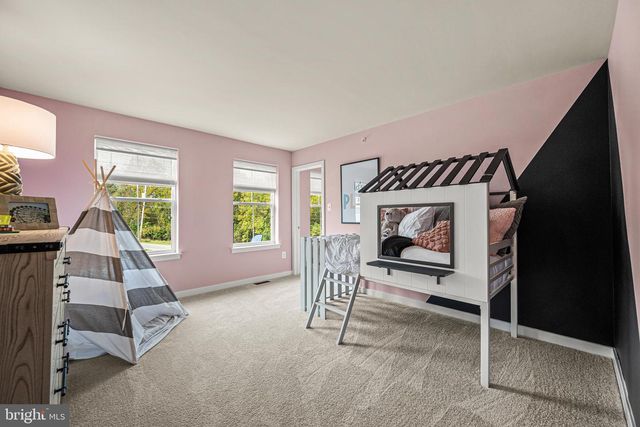 1 FOUR LEAF DR, Downingtown, PA 19335