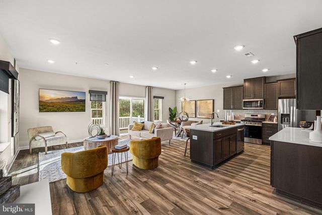 1 FOUR LEAF DR, Downingtown, PA 19335