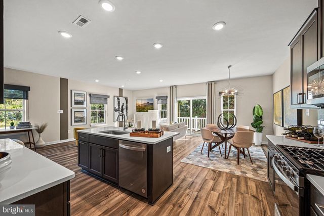 1 FOUR LEAF DR, Downingtown, PA 19335