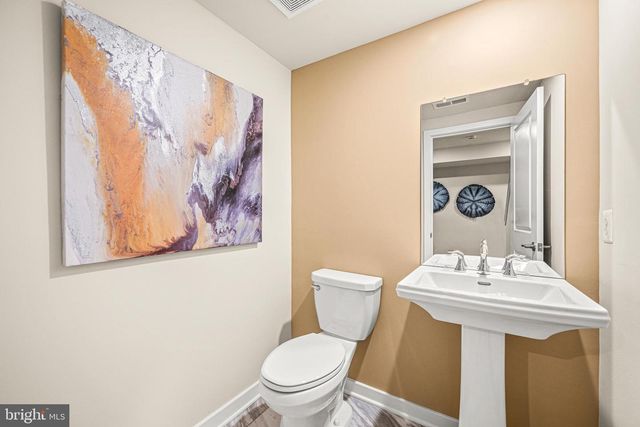 1 FOUR LEAF DR, Downingtown, PA 19335