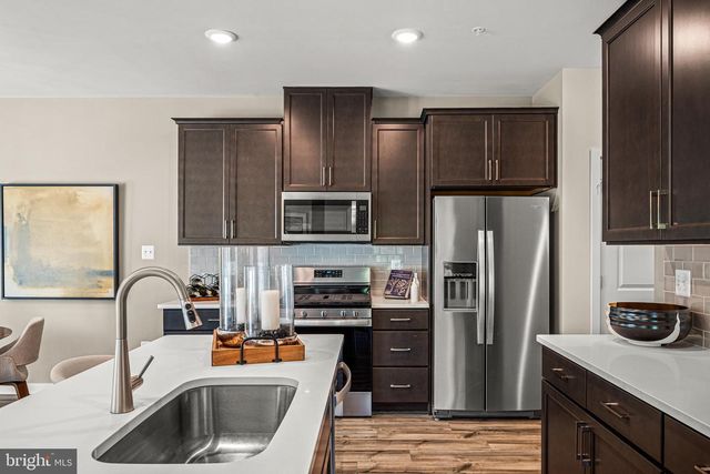 1 FOUR LEAF DR, Downingtown, PA 19335