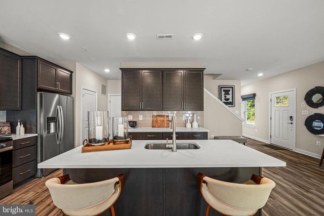 1 FOUR LEAF DR, Downingtown, PA 19335