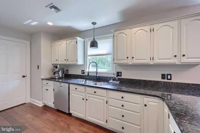 354 W CHARLOTTE ST, Millersville, PA 17551