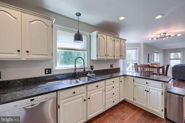 354 W CHARLOTTE ST, Millersville, PA 17551