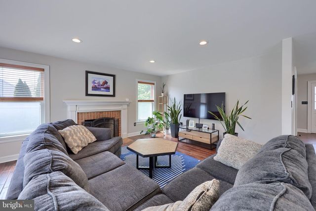 354 W CHARLOTTE ST, Millersville, PA 17551