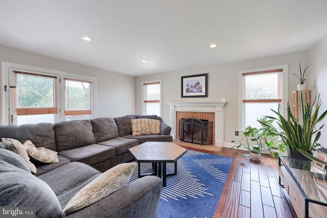 354 W CHARLOTTE ST, Millersville, PA 17551