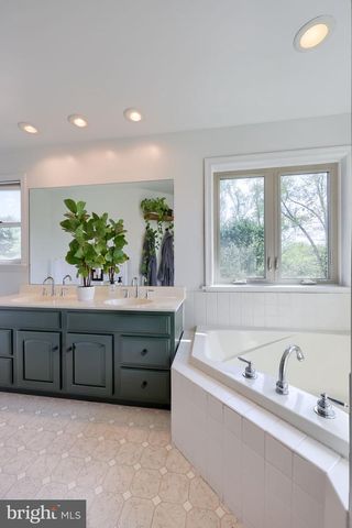354 W CHARLOTTE ST, Millersville, PA 17551