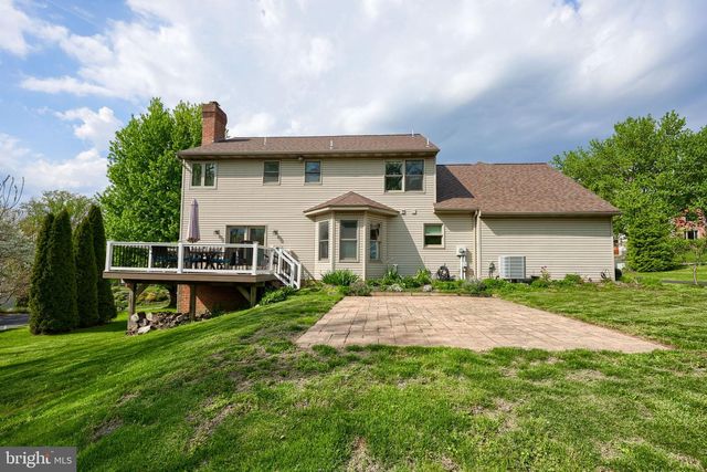 354 W CHARLOTTE ST, Millersville, PA 17551
