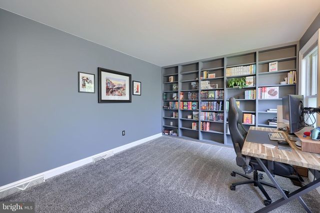 354 W CHARLOTTE ST, Millersville, PA 17551