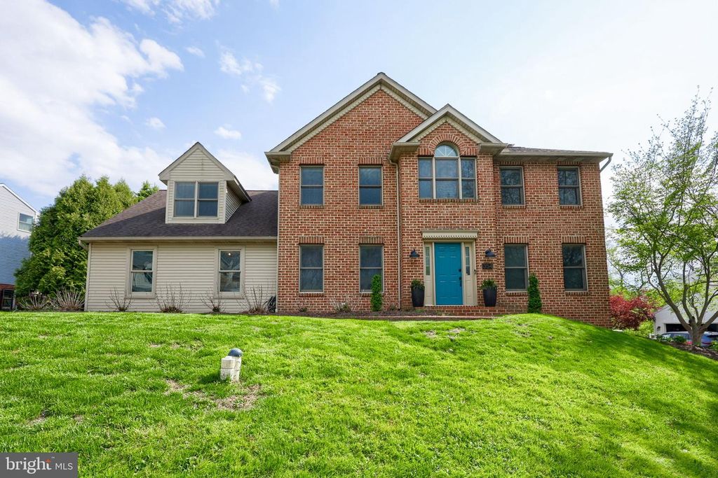 354 W CHARLOTTE ST, Millersville, PA 17551