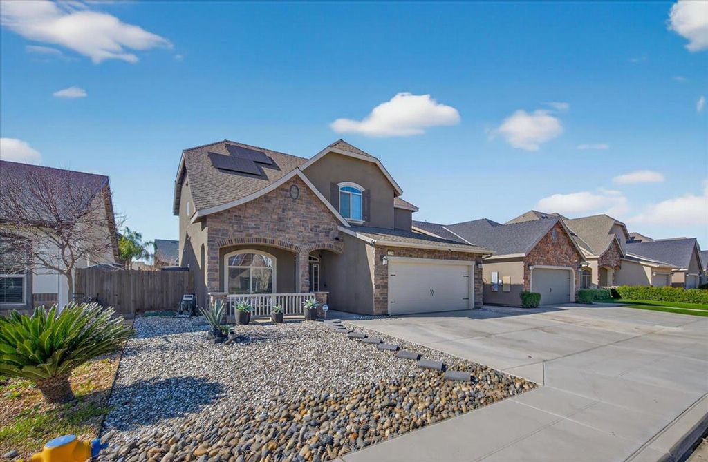 Image 1 of property listing at 2148 La Canada, Clovis, CA 93619