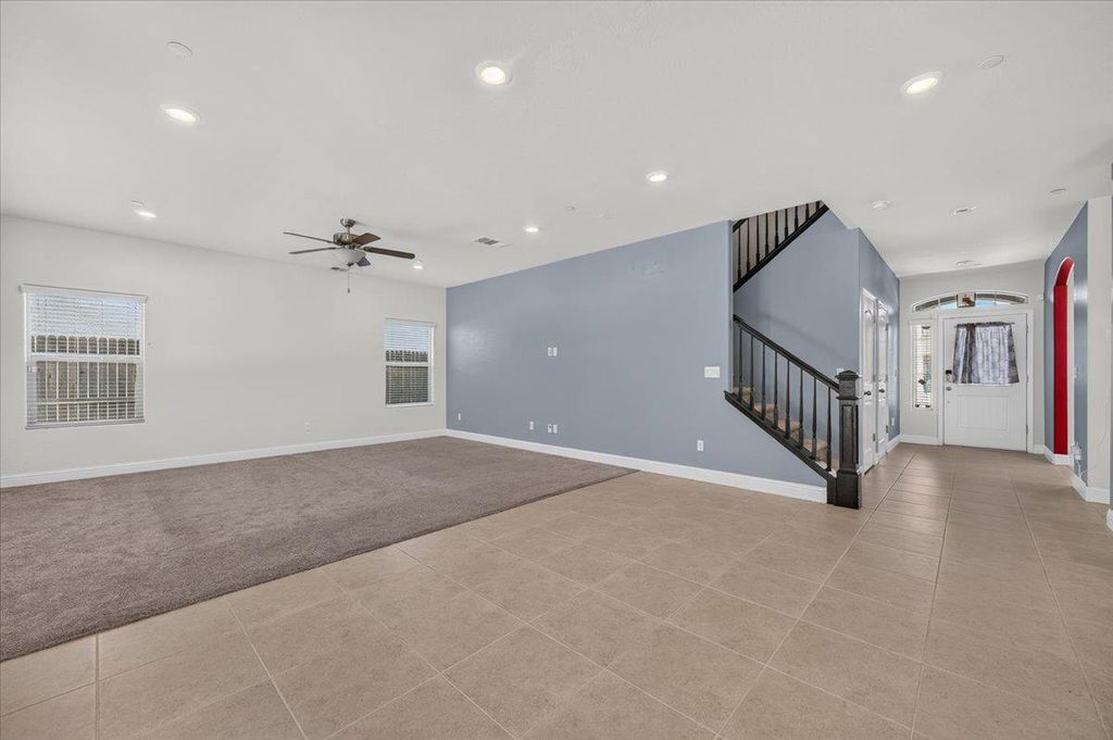 Image 13 of property listing at 2148 La Canada, Clovis, CA 93619