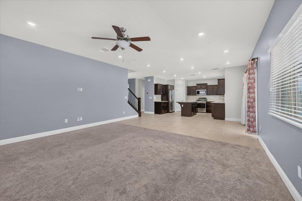 Image 14 of property listing at 2148 La Canada, Clovis, CA 93619