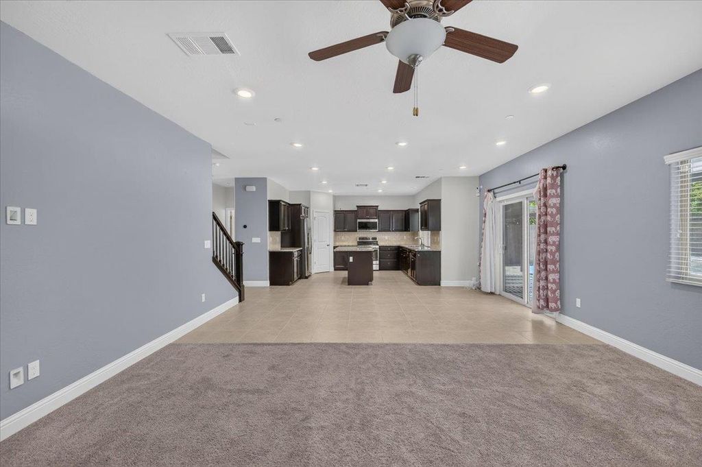 Image 15 of property listing at 2148 La Canada, Clovis, CA 93619