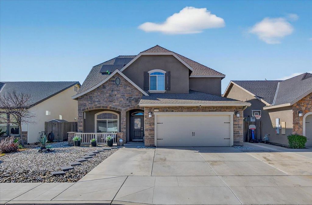Image 2 of property listing at 2148 La Canada, Clovis, CA 93619
