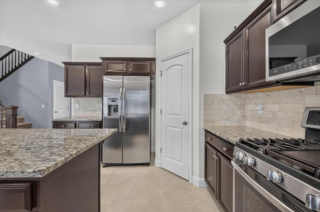 Image 22 of property listing at 2148 La Canada, Clovis, CA 93619