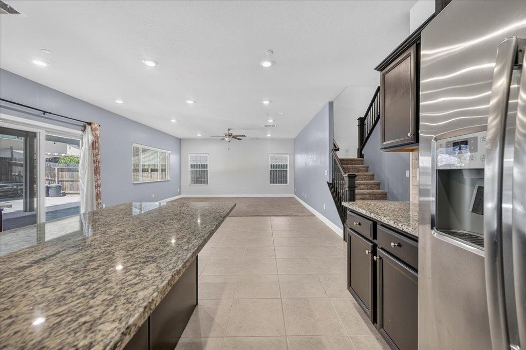 Image 23 of property listing at 2148 La Canada, Clovis, CA 93619