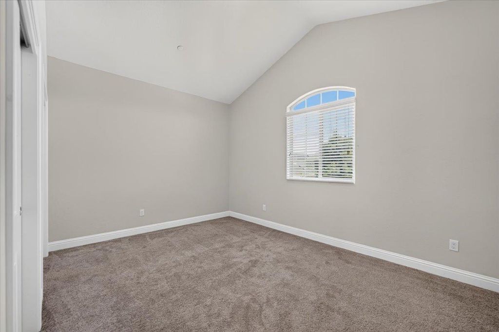 Image 27 of property listing at 2148 La Canada, Clovis, CA 93619