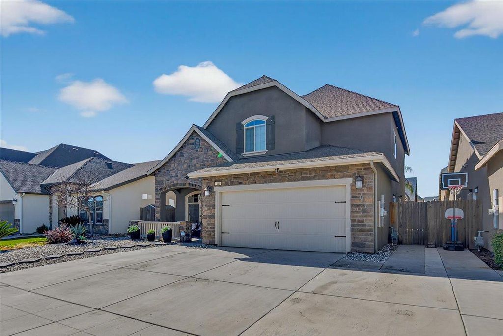 Image 3 of property listing at 2148 La Canada, Clovis, CA 93619