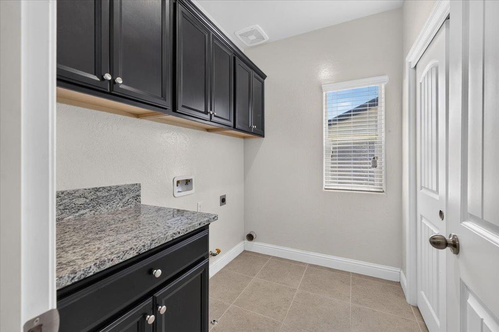 Image 31 of property listing at 2148 La Canada, Clovis, CA 93619
