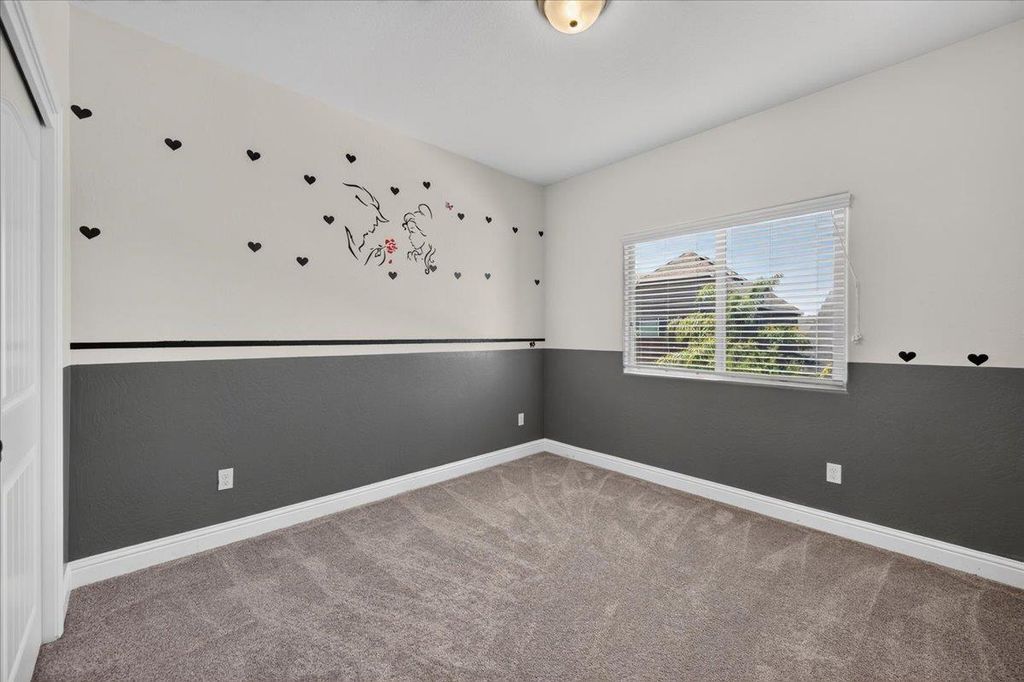 Image 32 of property listing at 2148 La Canada, Clovis, CA 93619