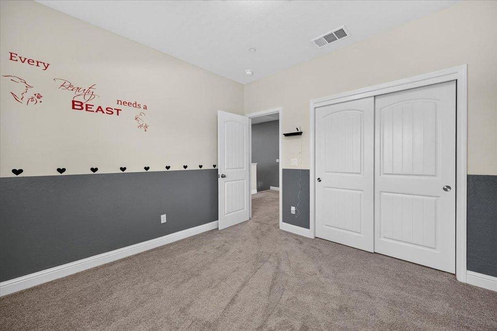 Image 33 of property listing at 2148 La Canada, Clovis, CA 93619