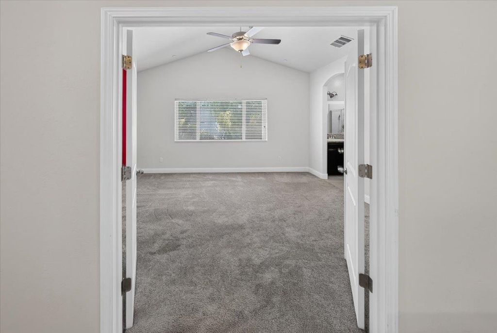 Image 36 of property listing at 2148 La Canada, Clovis, CA 93619