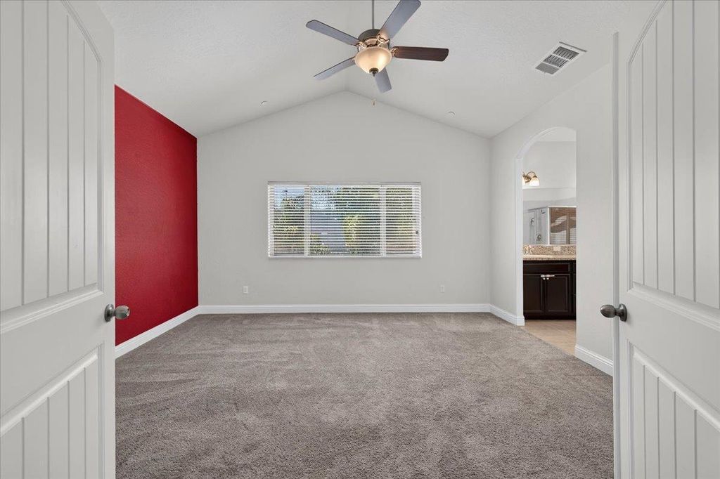 Image 37 of property listing at 2148 La Canada, Clovis, CA 93619