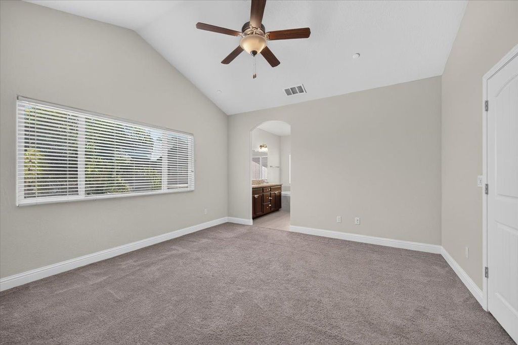 Image 38 of property listing at 2148 La Canada, Clovis, CA 93619