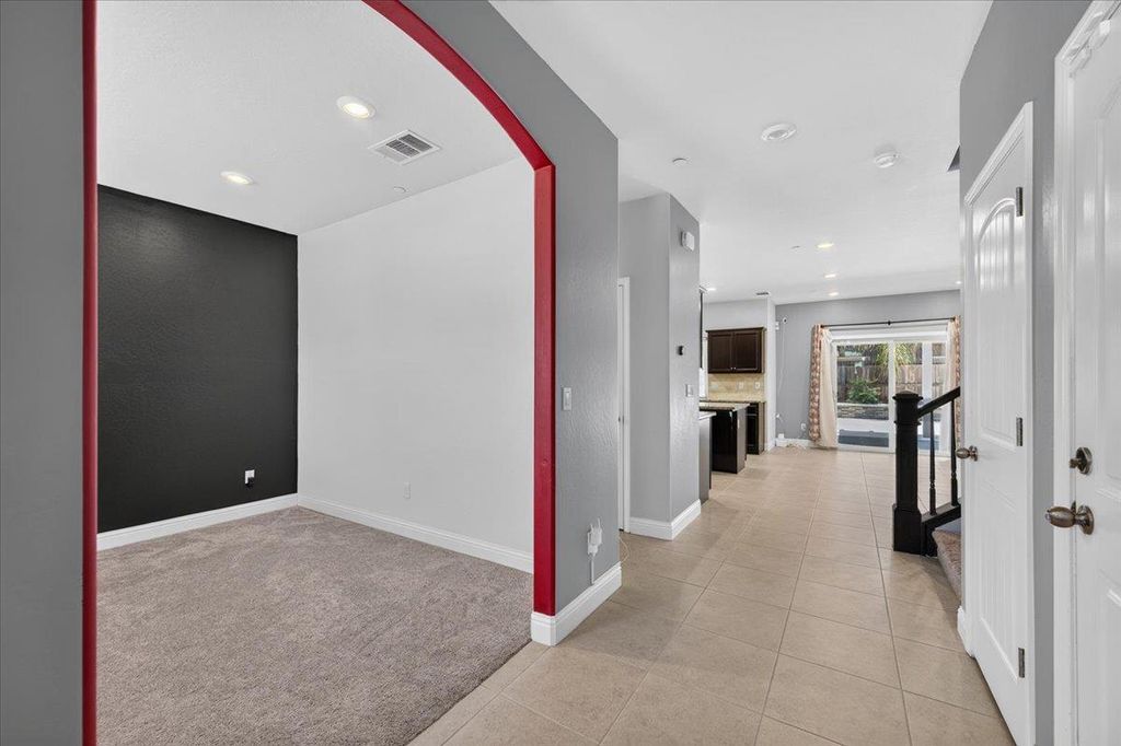 Image 4 of property listing at 2148 La Canada, Clovis, CA 93619