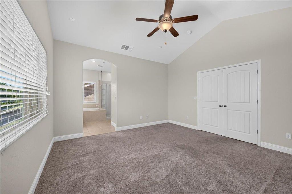Image 40 of property listing at 2148 La Canada, Clovis, CA 93619