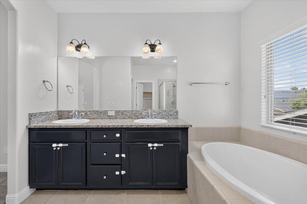 Image 45 of property listing at 2148 La Canada, Clovis, CA 93619