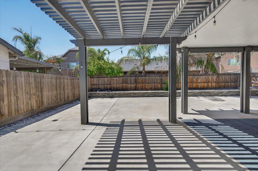Image 51 of property listing at 2148 La Canada, Clovis, CA 93619