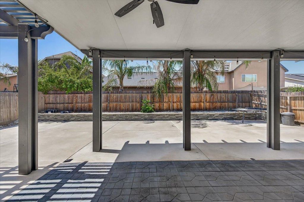 Image 52 of property listing at 2148 La Canada, Clovis, CA 93619