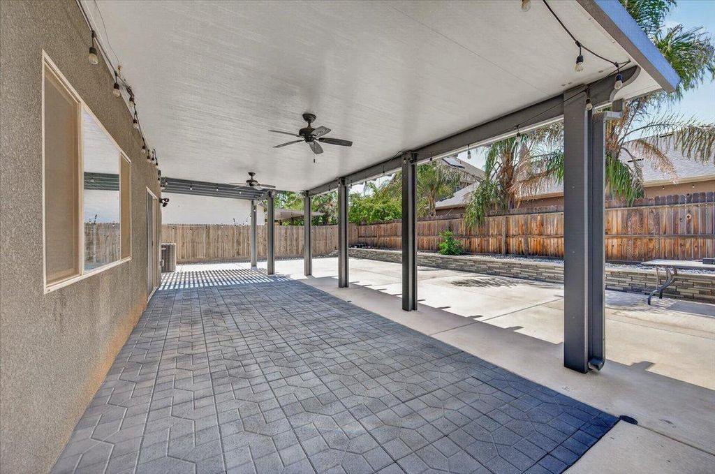Image 53 of property listing at 2148 La Canada, Clovis, CA 93619