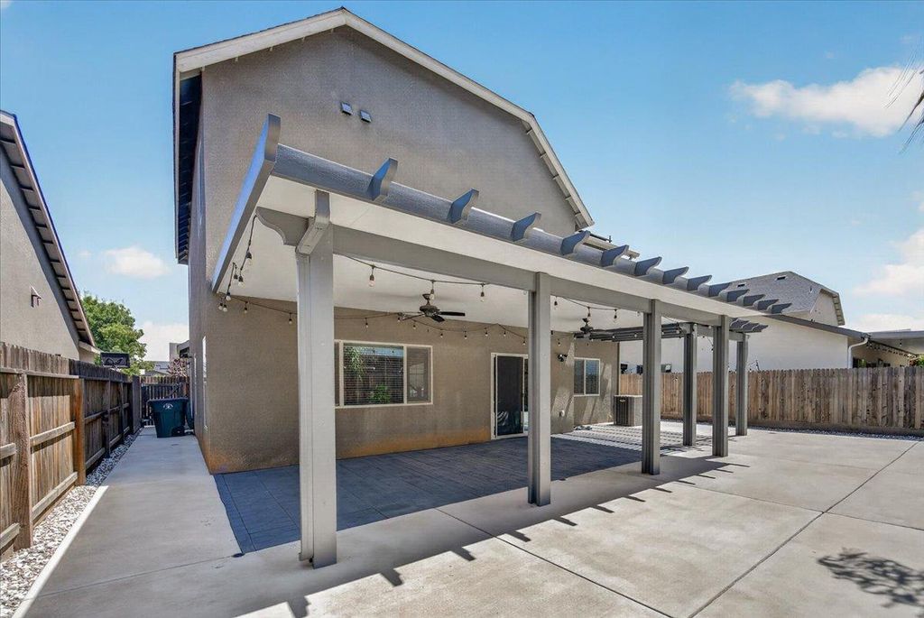 Image 54 of property listing at 2148 La Canada, Clovis, CA 93619
