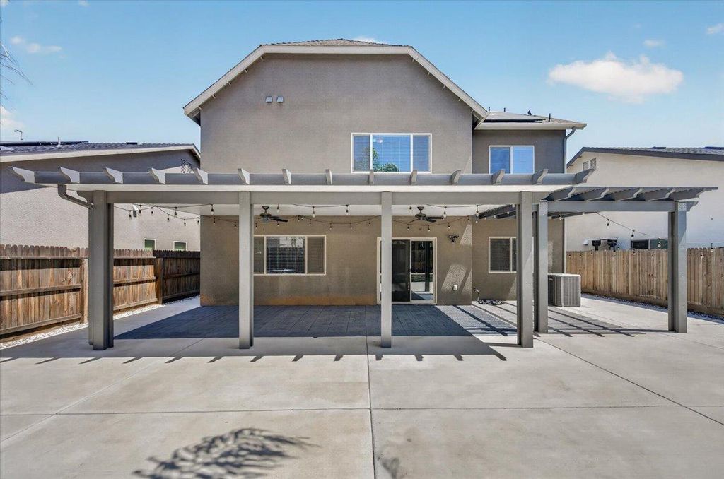 Image 55 of property listing at 2148 La Canada, Clovis, CA 93619