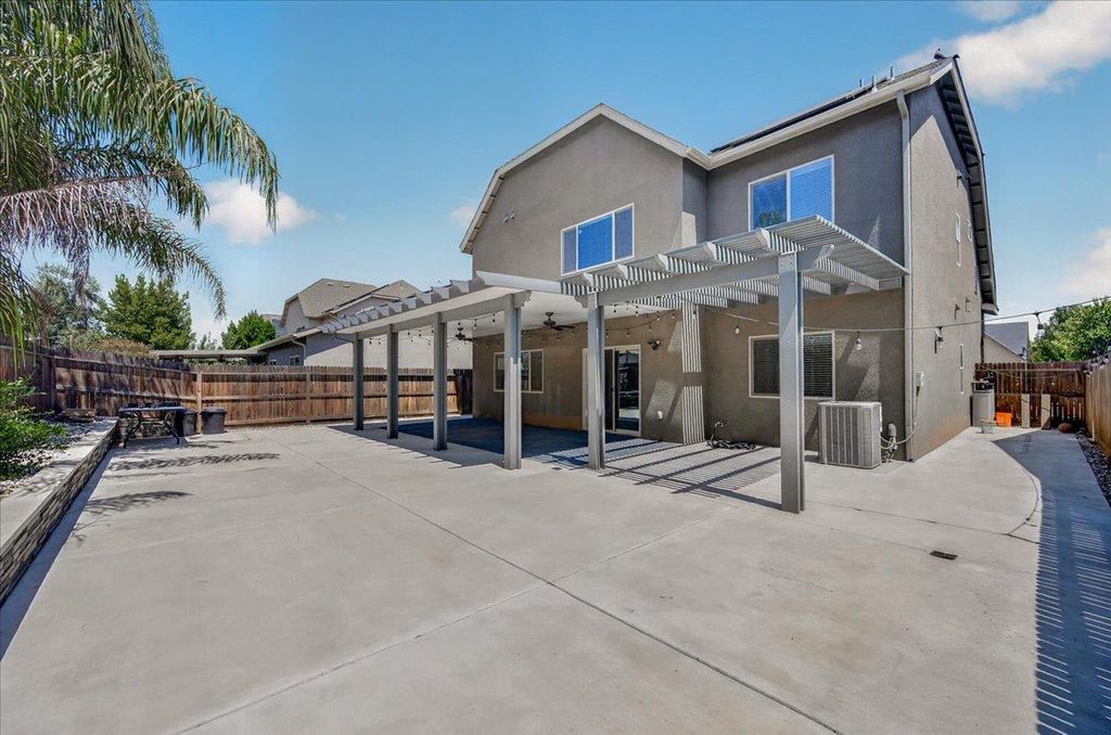 Image 56 of property listing at 2148 La Canada, Clovis, CA 93619