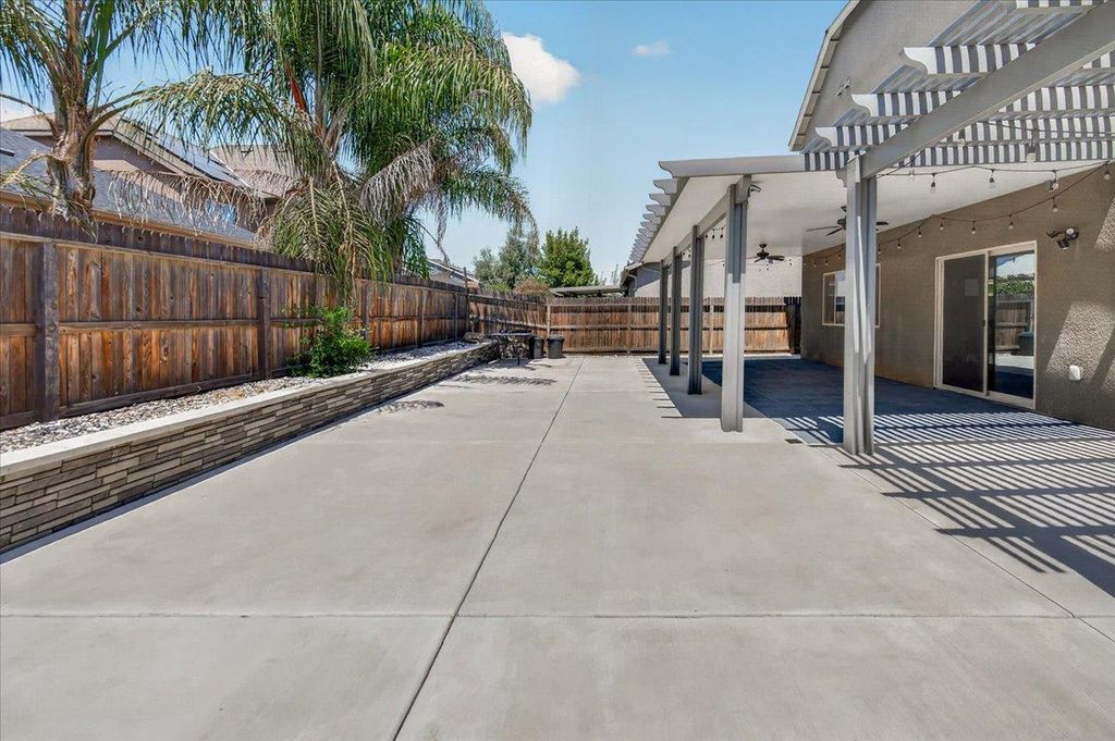 Image 57 of property listing at 2148 La Canada, Clovis, CA 93619