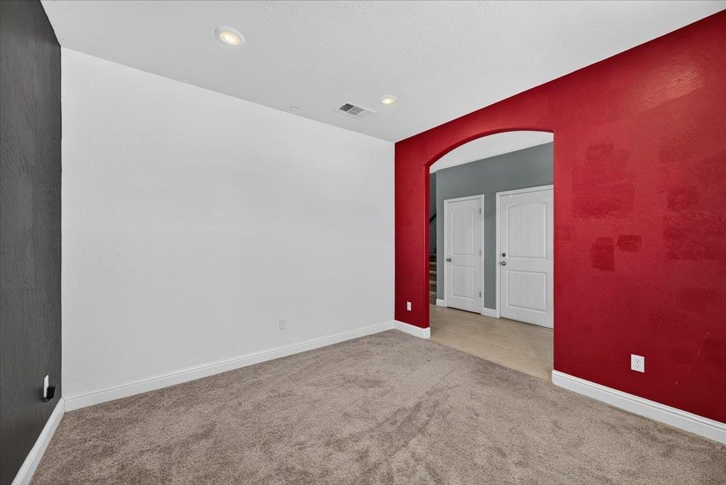 Image 8 of property listing at 2148 La Canada, Clovis, CA 93619