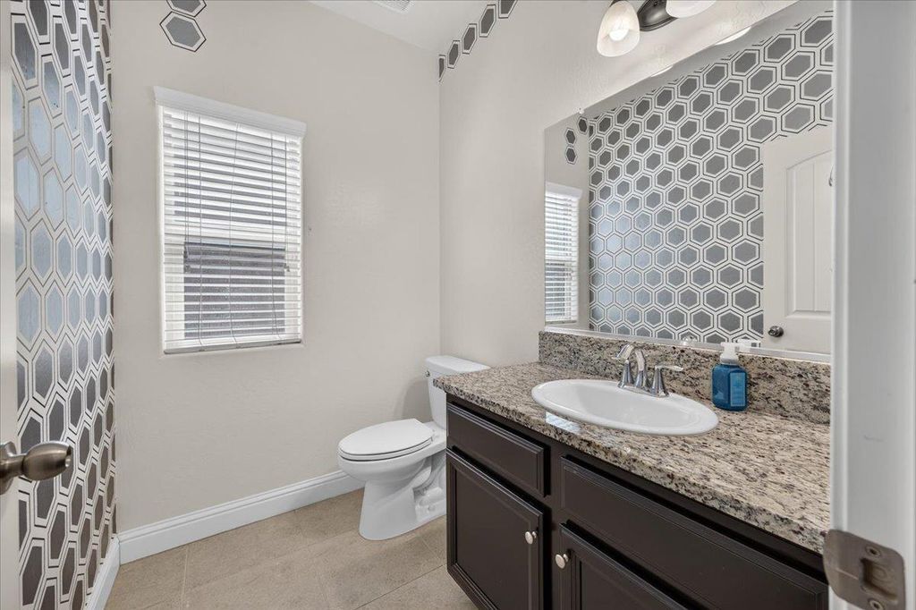 Image 9 of property listing at 2148 La Canada, Clovis, CA 93619