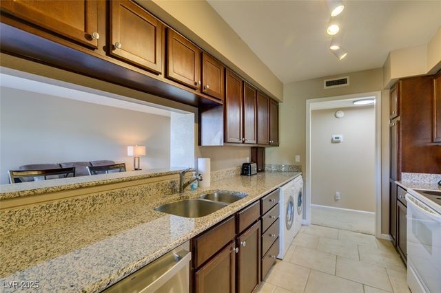 668 Oakmont Avenue 1715, Las Vegas, NV 89109