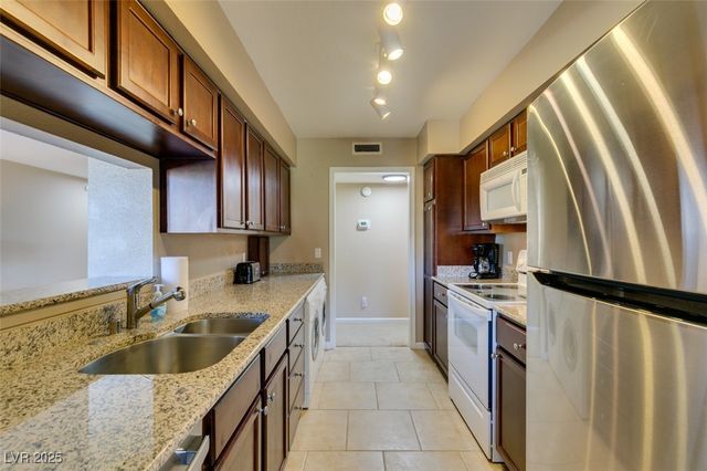 668 Oakmont Avenue 1715, Las Vegas, NV 89109